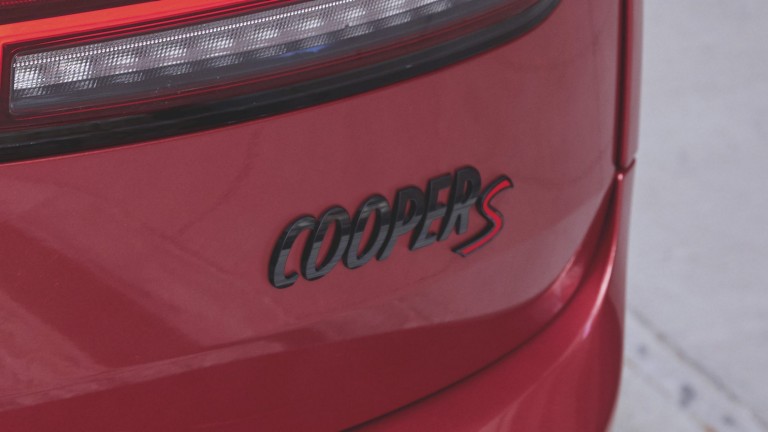 MINI Clubman – MINI Cooper Badge – Piano Black