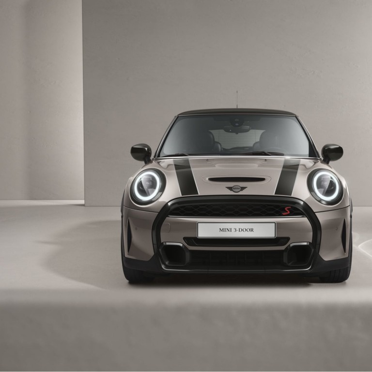 MINI Hatch 3 portes – vue de côté – gris et noir