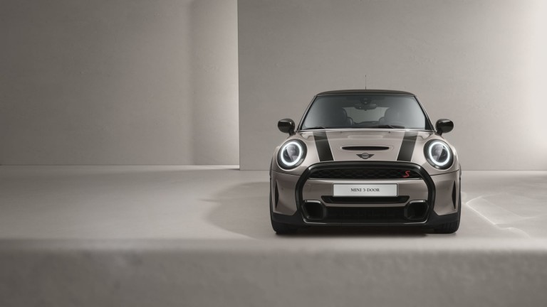 MINI Hatch 3 portes – vue de côté – gris et noir